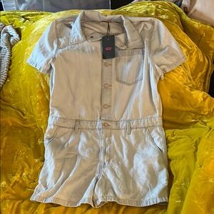 🙊Levi’s Short Sleeve Romper